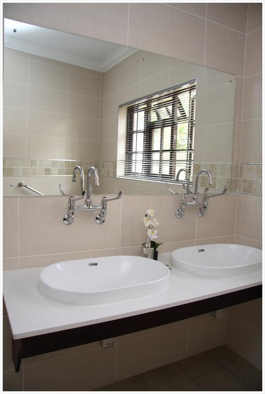 Be At Home Guesthouse Клерксдорп Стая снимка