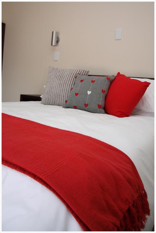 Be At Home Guesthouse Клерксдорп Стая снимка