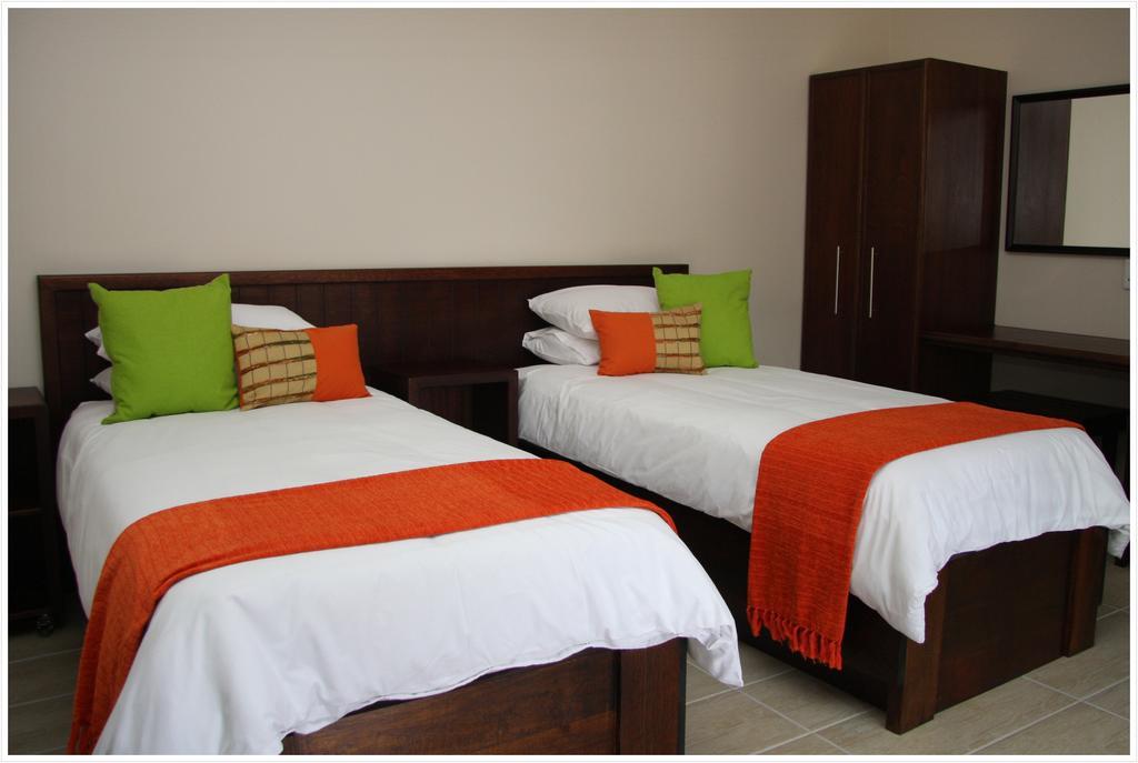 Be At Home Guesthouse Клерксдорп Стая снимка